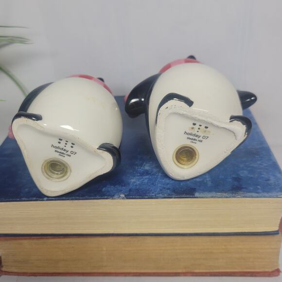 Sweet set of Penguin Salt and Pepper Shakers, Target Sledding Hill - Picture 4 of 4